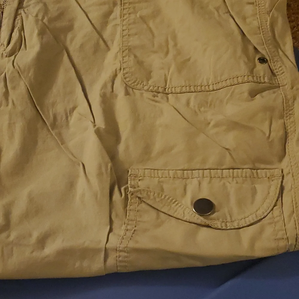 Tan capris - Picture 2 of 9